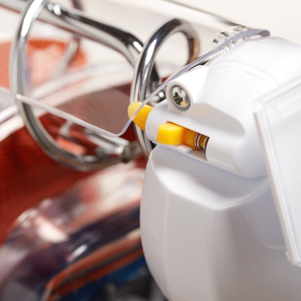 Chi tiết móc treo Helix - Chốt vàng giúp cho sản phẩm trưng bày nhanh hơn