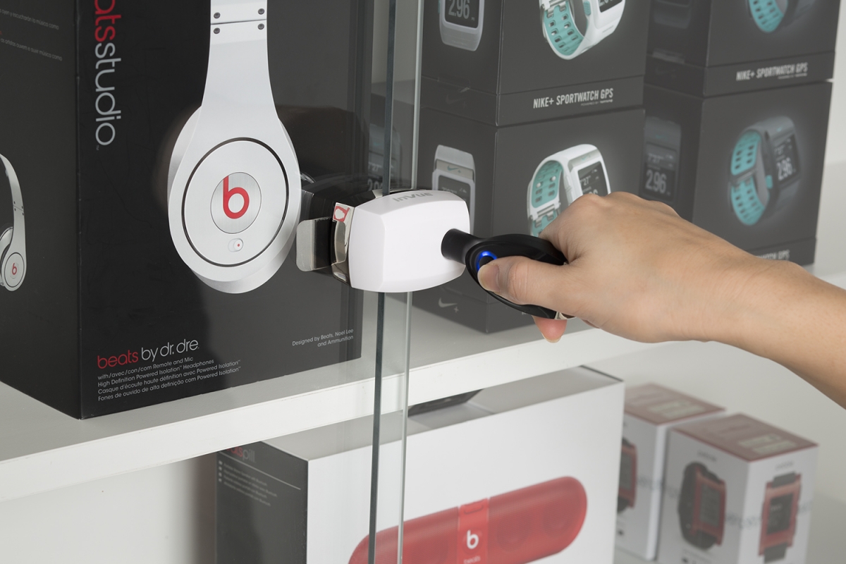 Khóa thông minh Universal Lock sử dụng cho tủ kính trưng bày tai nghe Beats